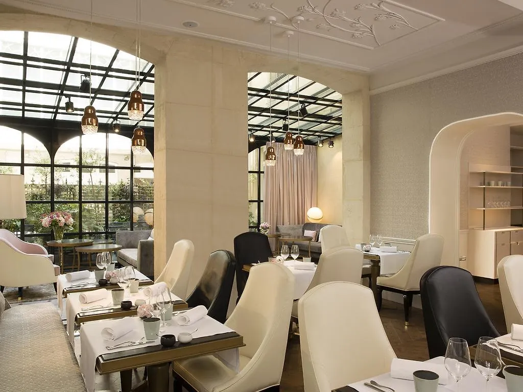 Le Narcisse Blanc 5*, Paris France