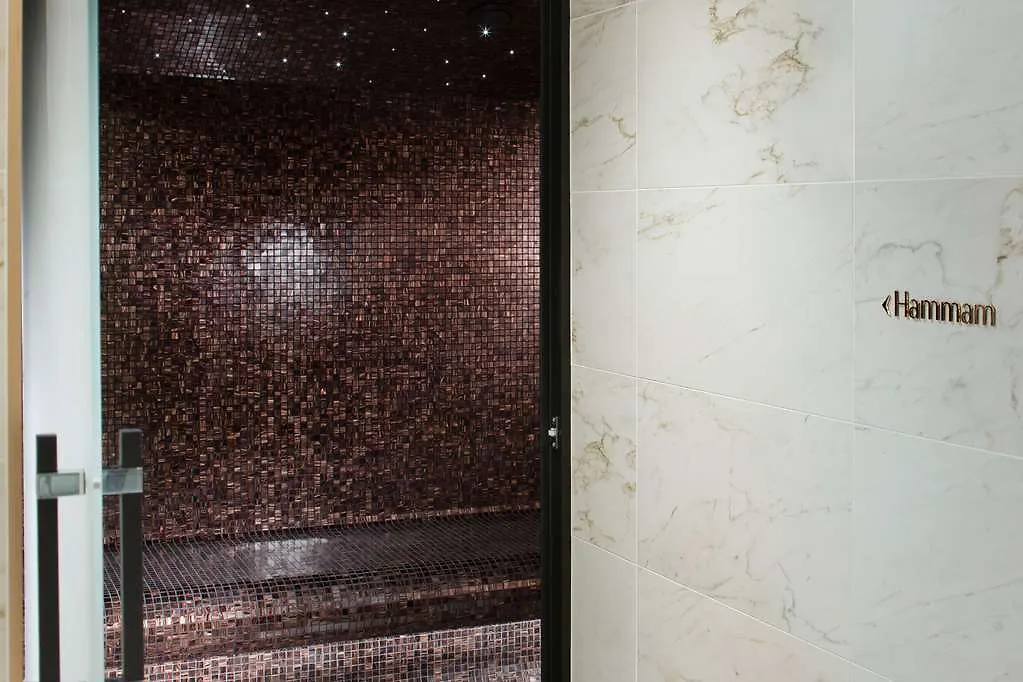 Le Narcisse Blanc 5*, Paris France