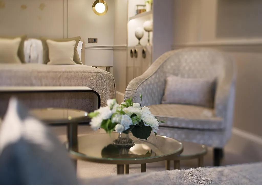 Le Narcisse Blanc 5*, Paris France