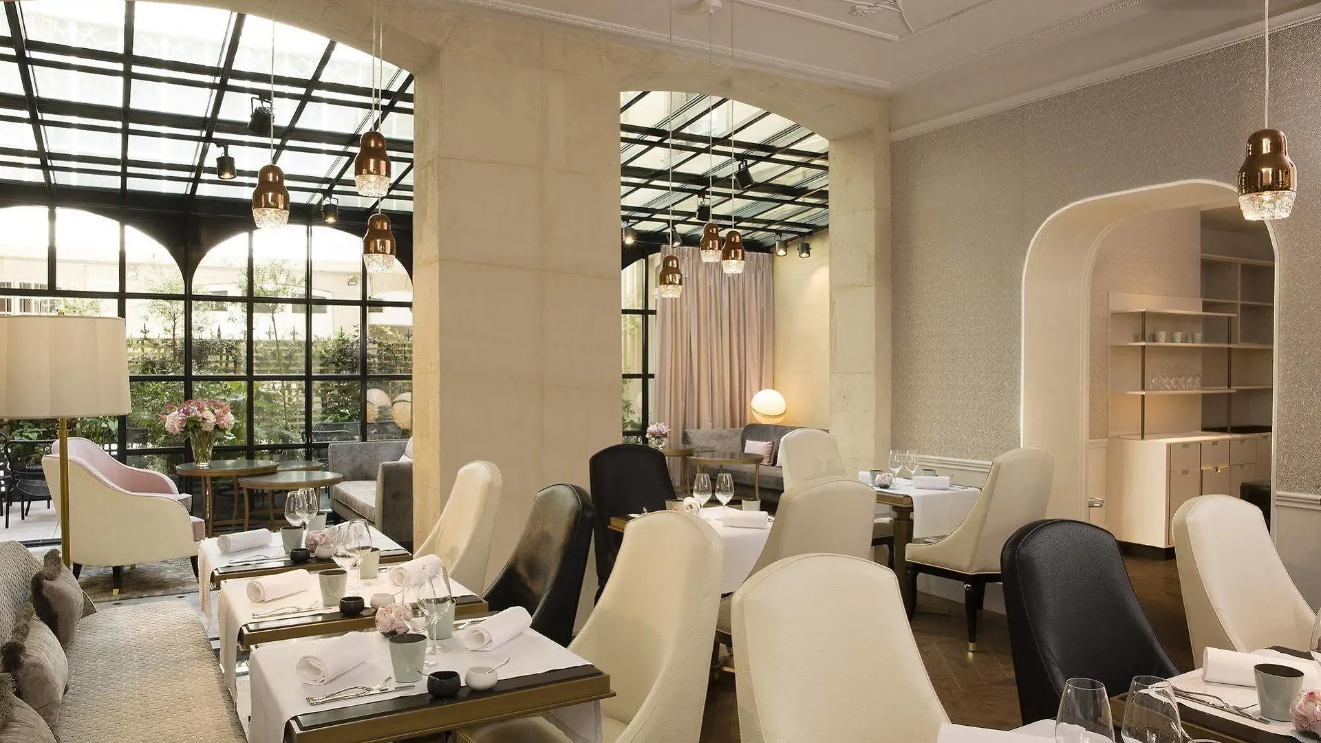 Le Narcisse Blanc 5*, Paris