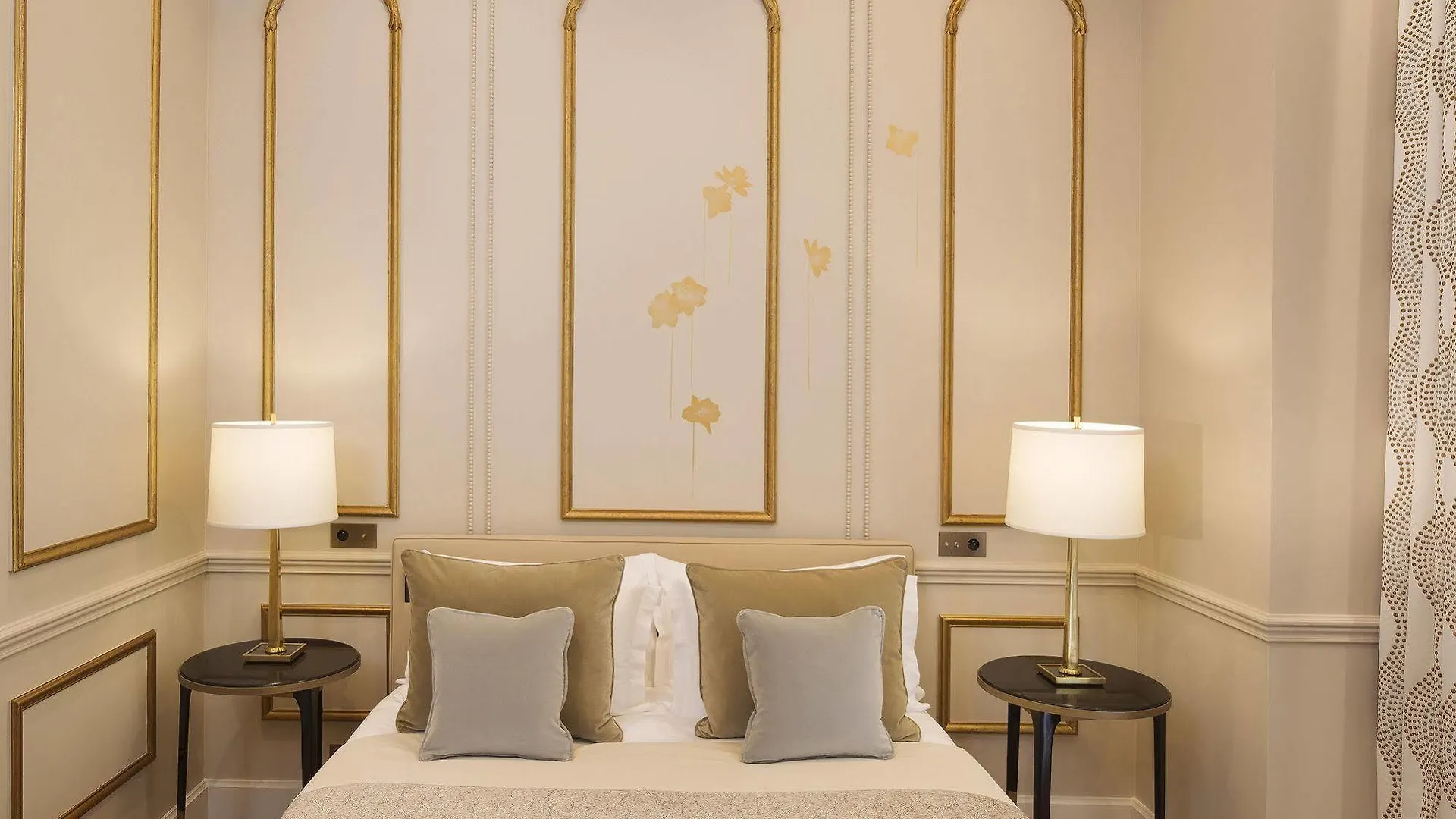 Le Narcisse Blanc 5*, Paris