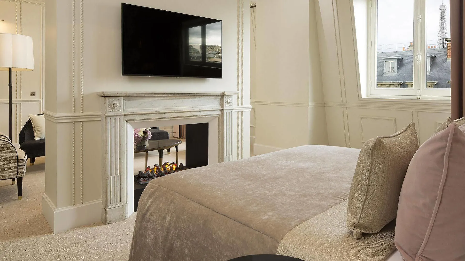Le Narcisse Blanc 5*, Paris France